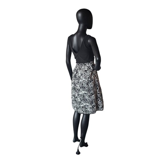 Black/White 3D Applique Cocktail Dress - R&M Richards - Picture 7 of 11